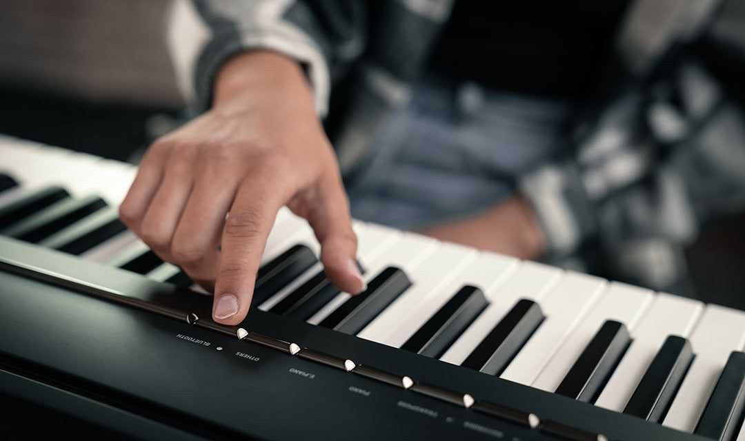 Kawai ES-120 Sort med Fuldt Setup (HML-2 + F-351)
